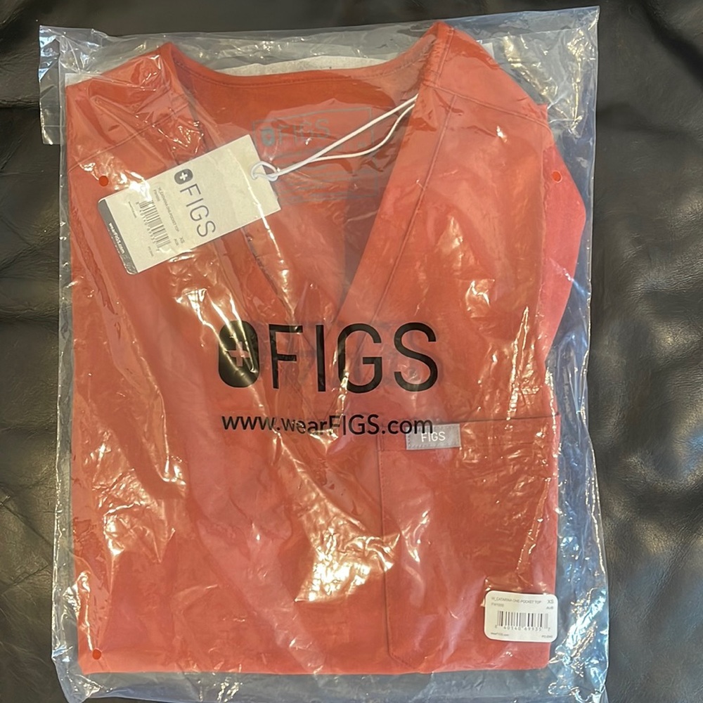 BNWT Figs Catarina XS Auburn